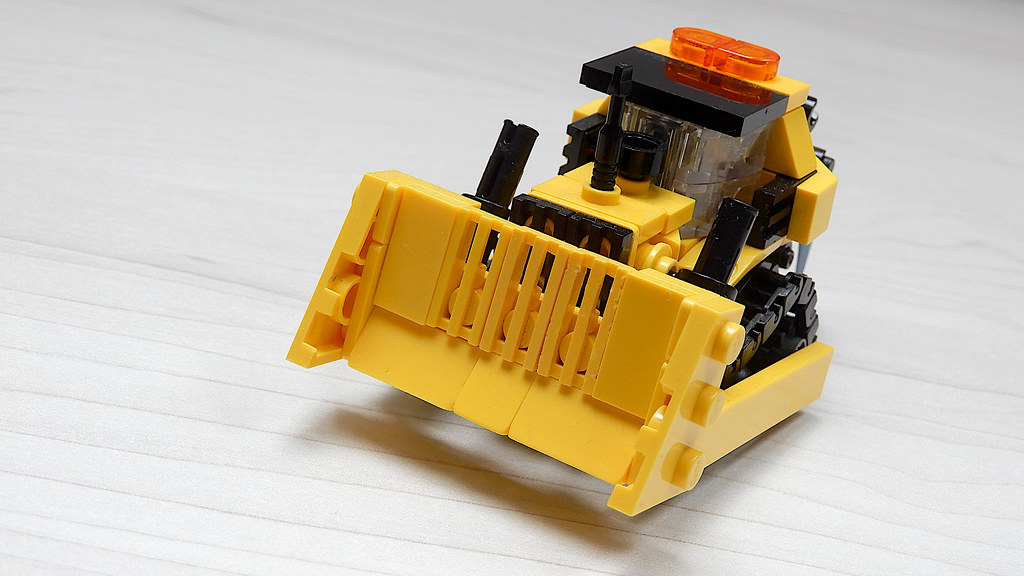 How to Build a Small Lego Bulldozer Caterpillar D9 (MOC - 4K)