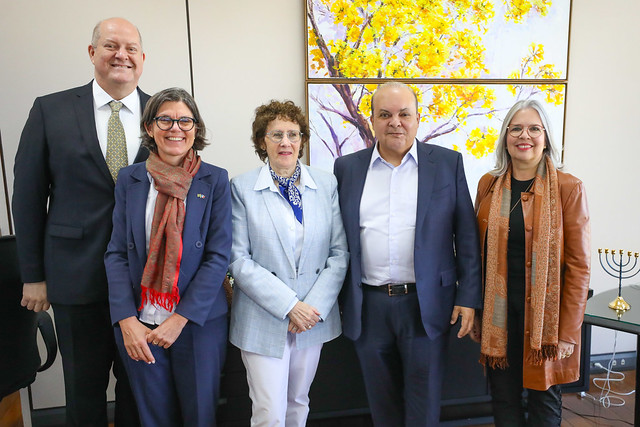 GDF renova cooperação com a Embaixada da França para ensino bilíngue
