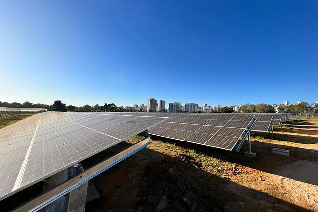 Alunos visitam a Usina de Energia Fotovoltaica no Parque de Águas Claras