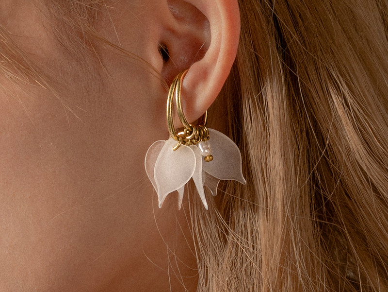 銅/黃銅 耳環/耳夾 白色 - ARROGANT - 靄靄 * 白花 珍珠 壓克力 黃銅 耳骨夾