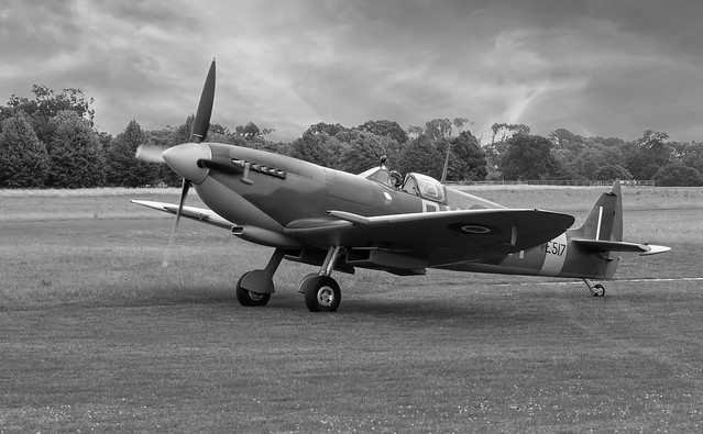 Spitfire. TE517.