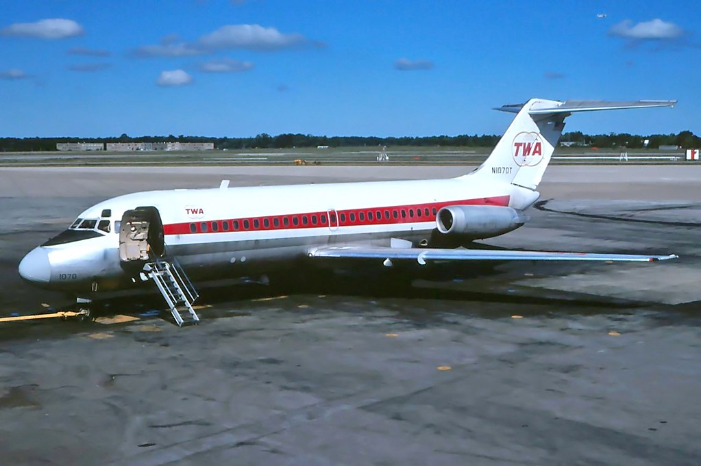 N1070T TWA DC-9-15 at KCLE