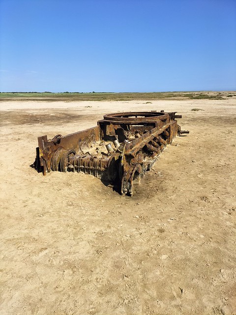 abandoned-tank-on-theddlethorpe-beach-chris-p 