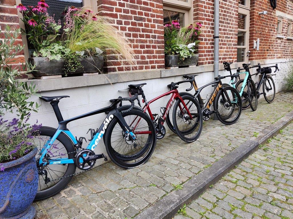 Bicicletas en el exterior del Flandrien Hotel