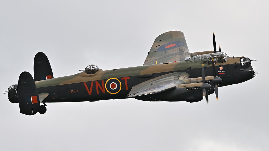 Lancaster Bomber BBMF PA474 City of Lincoln 460 Squadron
