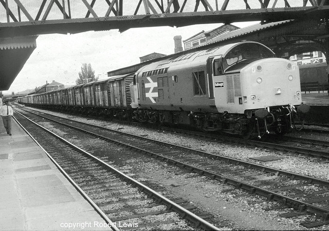 37508 proably with a MOD Moreton on-Lugg to Severn Tunnel Juction working waiting to leave  Hereford on the 29-05-1986.