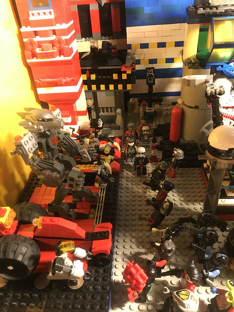 Classic Space: a band of Space-pirates have found their way to Cyber-goo the planet of the living robots and trade gunpowder for lucrative high-tech equipment ( LEGO MOC AFOL vignette galactic trade ) Hobby Photography