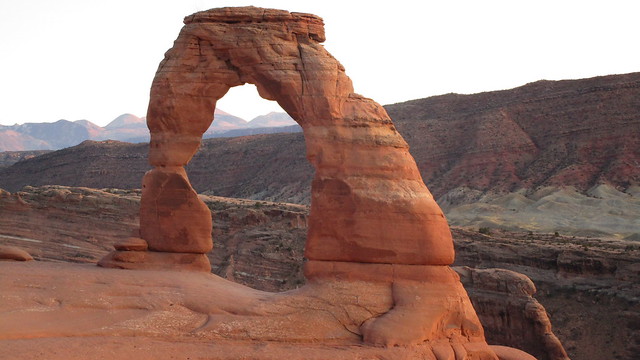 Utah - Arches NP: Delicate-Arch  -- This nature arch is the most beautiful and famous in Utah