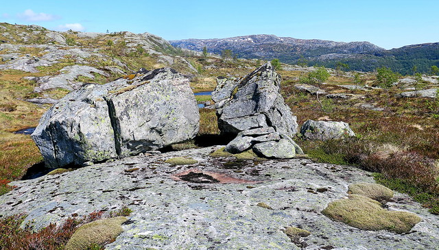 Detached bedrock sculpture close to Høgafjellet