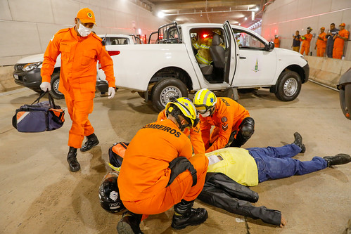 Simulação no Túnel Rei Pelé aprova operações de socorro em acidente grave