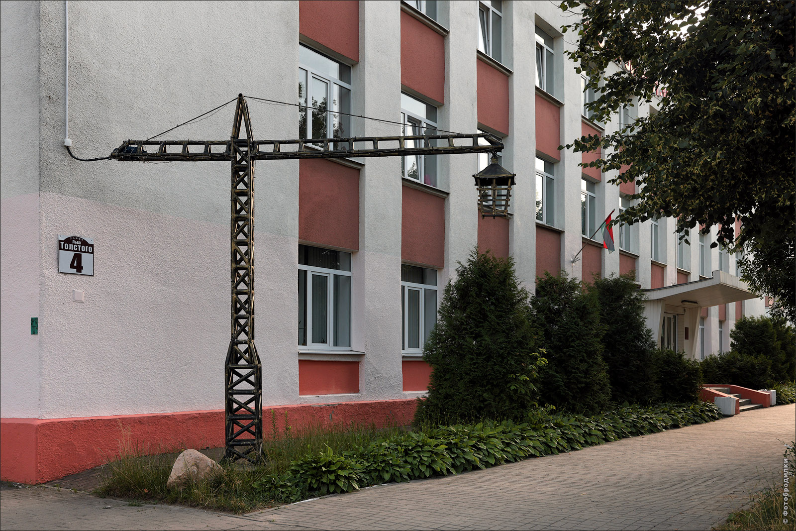 Уличный фонарь в виде строительного крана, Орша, Беларусь
