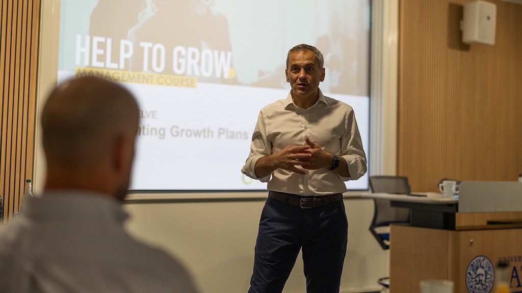 Professor Dimo Dimov giving a lecture for the help to grow programme.