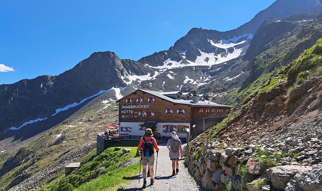 Innsbrucker Hütte (2,369m)