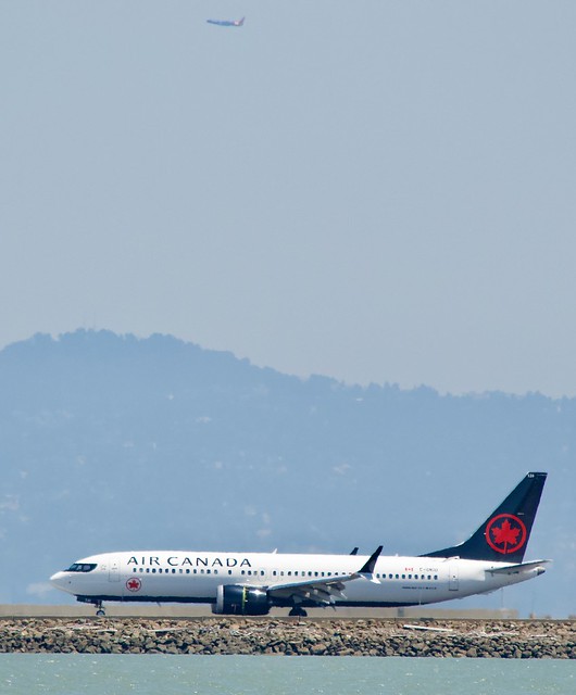 Air Canada MAX 8 C-GMIU and Southwest Boeing 737 arriving SFO, departing OAK DSC_0061