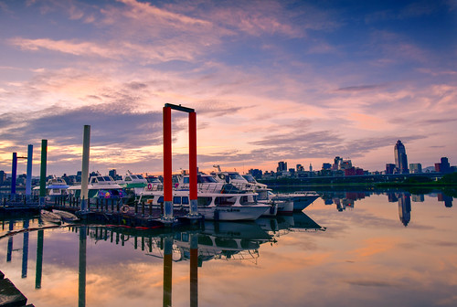 taiwan newtaipeicity sanchong sunrise reflection wharf harbor outdoors 台灣 新北市 三重 忠孝碼頭 晨曦 火燒雲 倒映