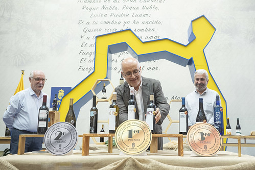 El Presidente del Cabildo de Gran Canaria, Antonio Morales, durante la entrega de medallas a los vinos grancanarios