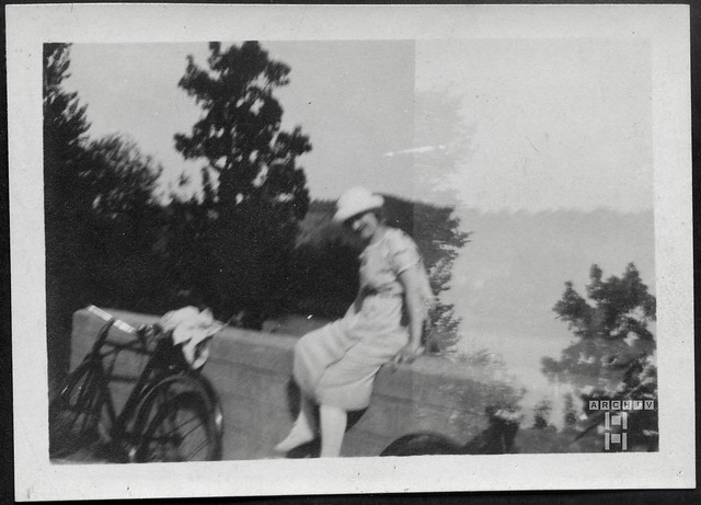 ArchivTappen36(1H)Alb21T356 Porträt, Frau, Fahrradtour, Deutschland, 1920er