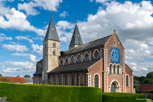 Neerijse, Sint-Pieter en Pauwelkerk.