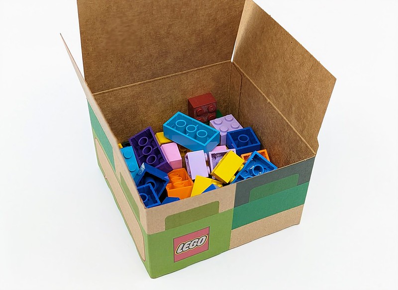 LEGO Stores Sustainable Packaging