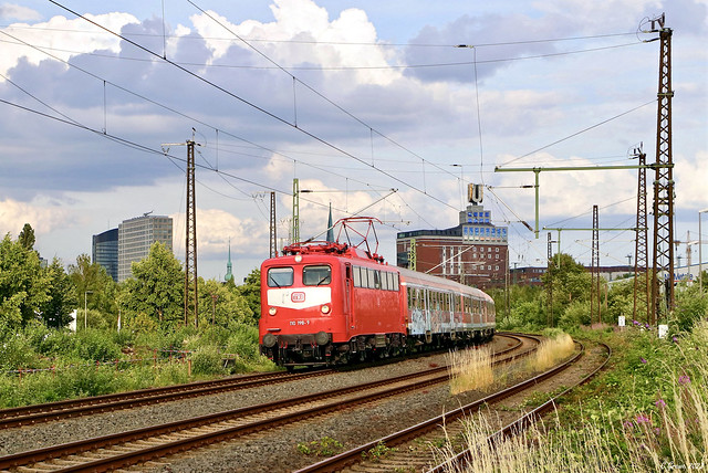 TRI 110 198-9 mit Wagenüberführung in Dortmund, 12.07.2023