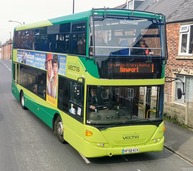 Southern Vectis 1131 was covering for accident damaged 1660. It's seen heading down Hunnyhill while nearing the end of a journey on route 1 from Cowes via Park & Ride and St Mary's Hospital. - HF58 KCK - 15th March 2022