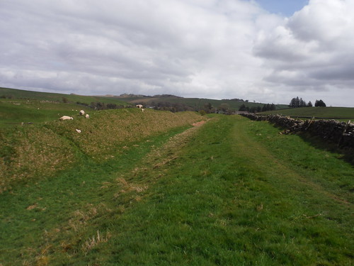 HWP runs on line of Wall, with Ditch to left (east of Chapel House) SWC Walk 413 - Hadrian's Wall Path Core Section (Lanercost to Halton Chesters)