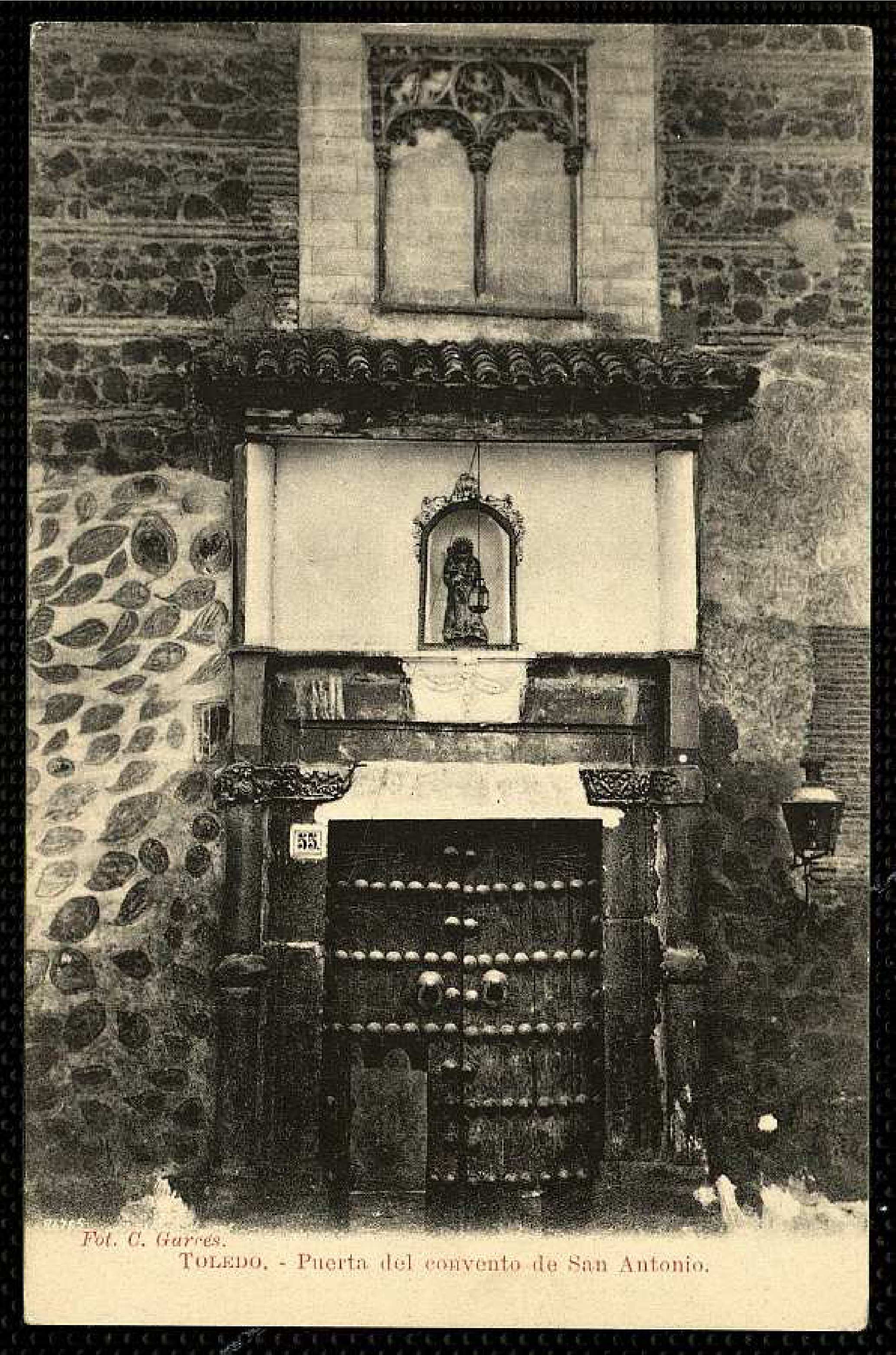 Toledo. Puerta del convento de San Antonio. Fot. C. Garcés. Archivo Municipal de Toledo, signatura P-1647