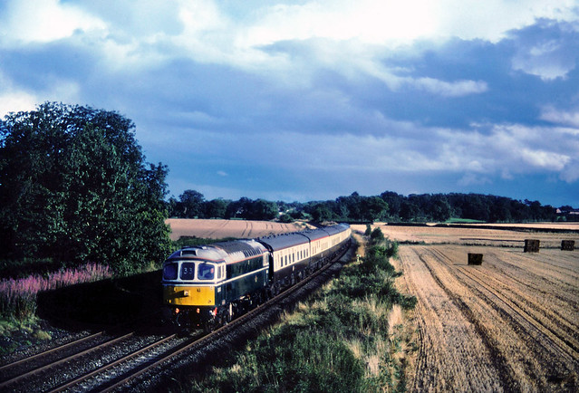 using what I believe was a Riviera Trains rake of GWR liveried coaches to perform a DMU substitue working....33208 (D6593) Cardiff-Crewe Hadnall (Shropshire) 16-08-1999