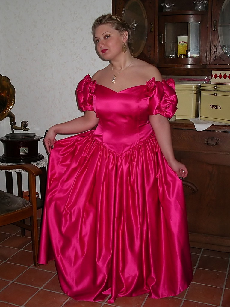 Pink ballgown skirt play