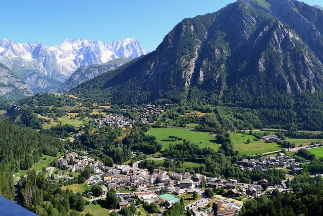 Il paesaggio dall'Orrido di Pre Saint Didier, Valle d'Aosta, Italia
