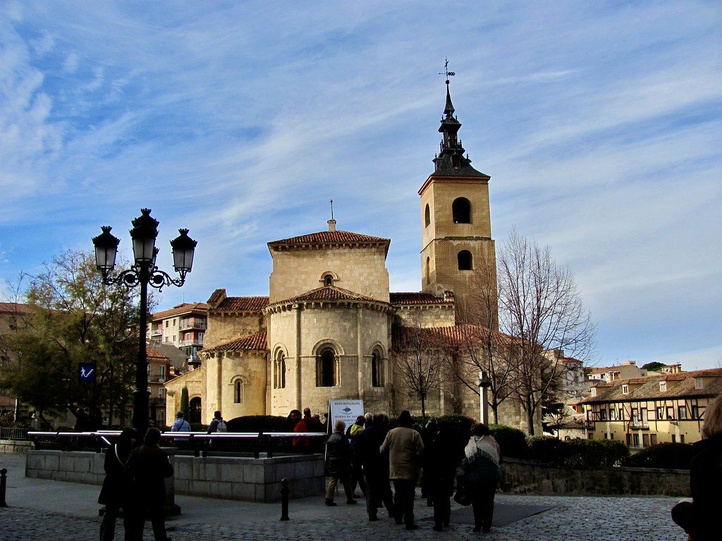 Iglesia románica con torre mudejar, siglos XI-XII, de San Millan de Segovia.