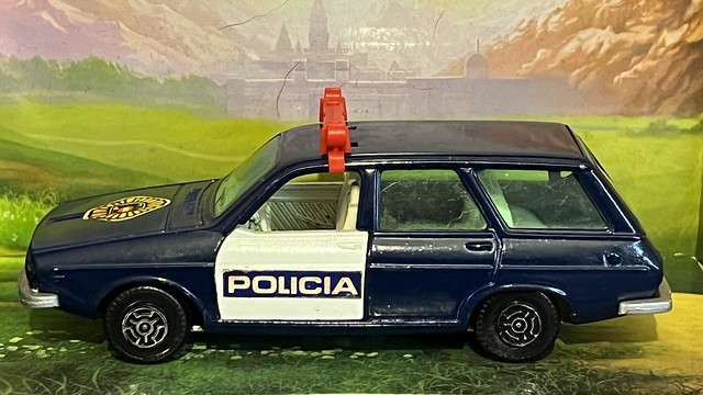 Guisval Spain - Renault 12 TS - Policia / Police Car - Miniature Diecast Metal Scale Model Emergency Services Vehicle