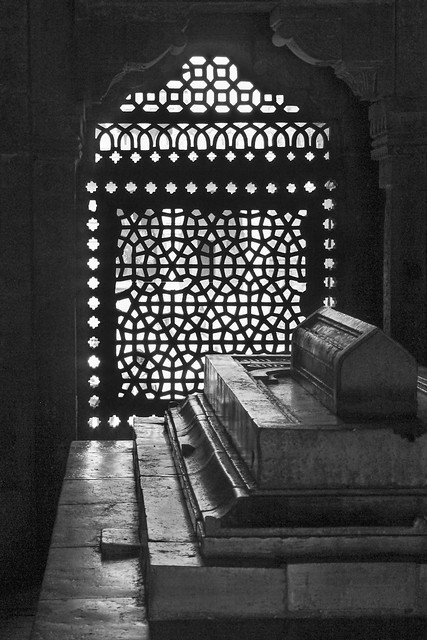 Isa Khan tomb interior