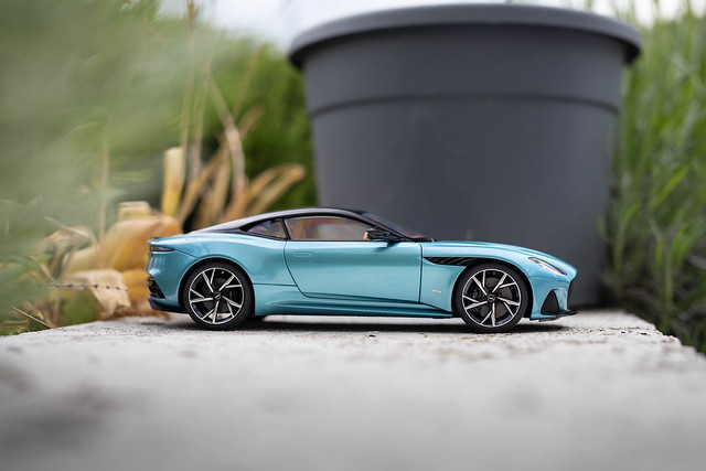 Aston Martin DBS by AutoArt