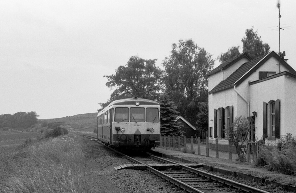 DB Akkutriebwagen passerd voormalig station Eys - Wittem
