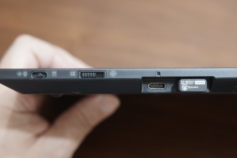 06Ricoh GRⅢx Lenovo ThinkPad トラックポイント キーボード II  日本語上部 Bluetooth 2 4GHzワイヤレス切替スイッチ Win Android切替スイッチ USB Cケーブル接続口 2