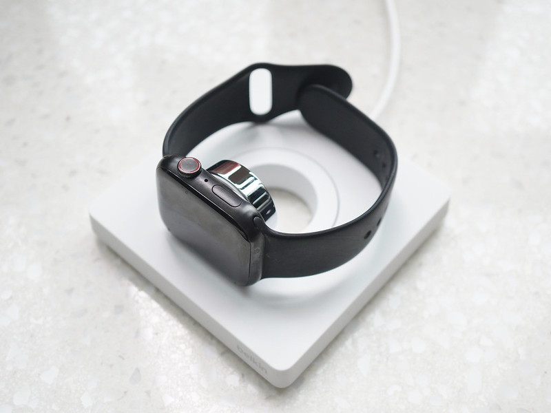 Belkin BoostCharge Pro for Apple Watch - Nightstand