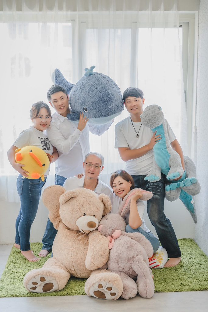 [親子寫真] 江家 全家福拍攝@迪司陽光攝影棚-最專業的團隊完成全家福照，拍出有溫度的照片! #親子寫真