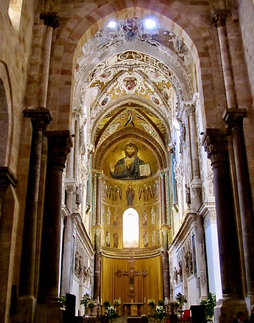 Altar Mayor y ábside del Duomo, siglo XII, de Cefalu. Sicilia.