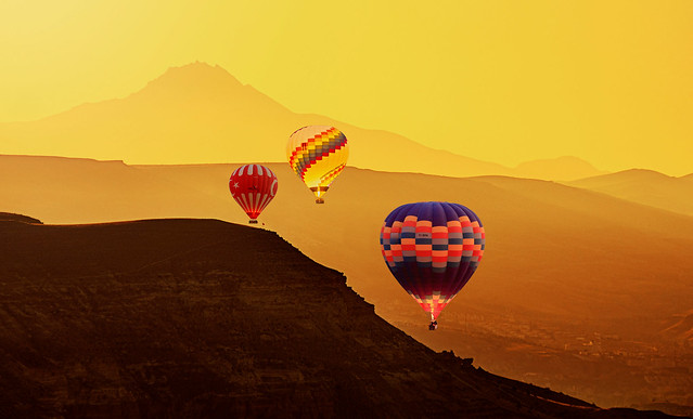Erciyes Dağı ve Balonlar(Mount Erciyes and Balloons)