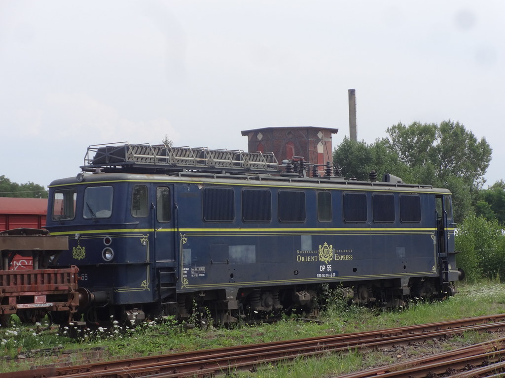 1972 Elektro-Lokomotive 142 191-6 der DR-Baureihe E42 genannt Holzroller von VEB Lokomotivbau Elektrotechnische Werke Hennigsdorf  (LEW) Werk-Nr. 13623 Am Bahnhof 1 in 19322 Witten