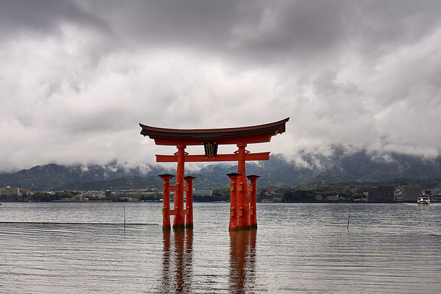 Itsukushima Jinja Otorii (Grand Torii Gate) in threatening weather