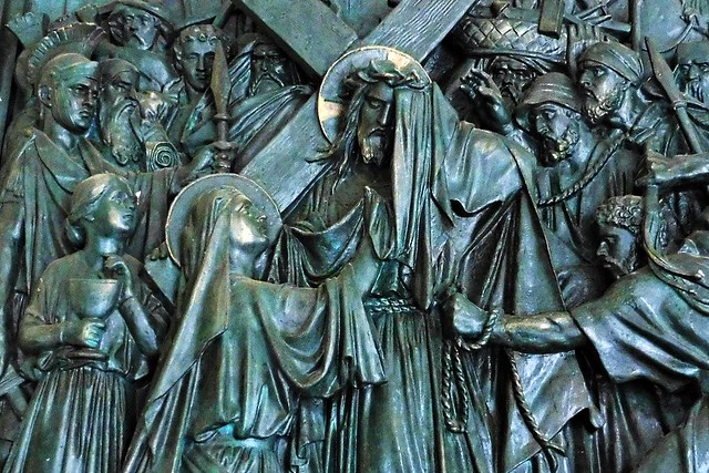 1 - Sanctuaire Sainte-Anne-d'Auray - Cloître - Chemin de croix, Sixième station, Véronique essuie le visage de Jésus (Détail)