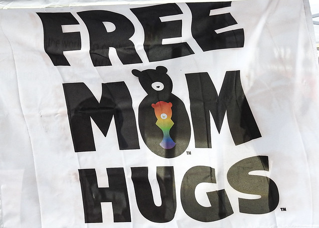 Banner / Free Mom Hugs / Gay pride event