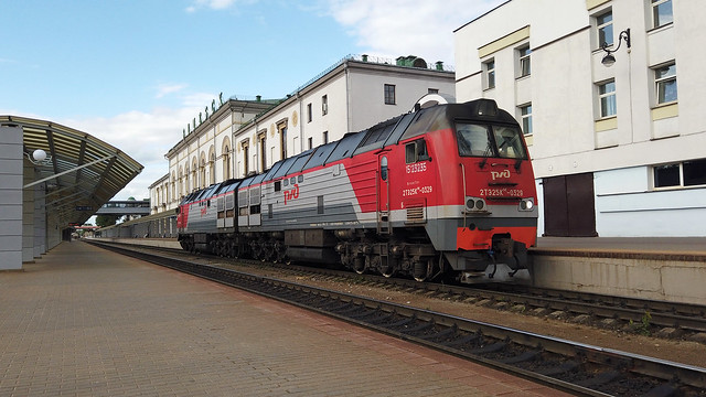 Тепловоз 2ТЭ25КМ-0329 резервом на станции Витебск (Беларусь).
