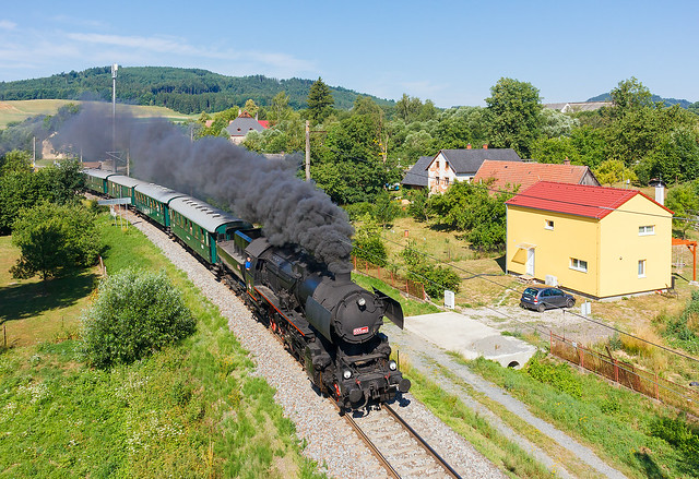 Parní vlak OS 10875 společnosti MBM rail s.r.o. v Libchavách