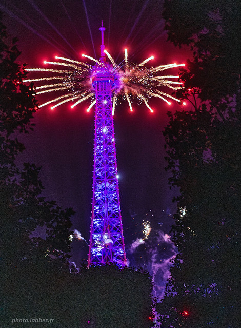 Feu d'artifice à la Tour Eiffel le 14 juillet 2023