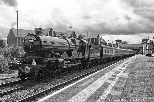 GWR 4-6-0 7P 4073 Castle Class No 7029 'Clun Castle' awaits departure for Birmingham Snow Hill in Stratford-upoin-Avon Station with the 'Shakespeare Express' on 23rd July 2023 (Copyright Robin Stewart-Smith - All Rights Reserved)