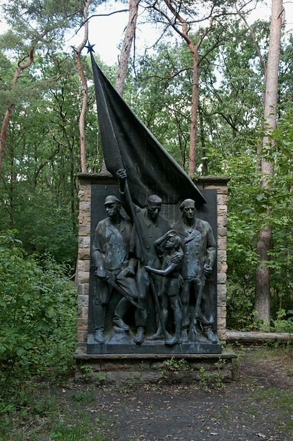 Antifaschistisches Denkmal / Antifascist Monument
