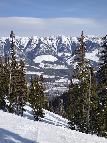 Valley view from Siberia by A. Wee, Skiing at Fernie Alpine Resort in British Columbia, Canadasiberiabowl valley view fernie canada 加拿大